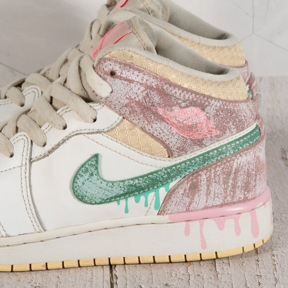 Air Jordan 1 Mid SE (GS) White/Green Glow-Arctic Punch DD1666-100 Size 5Y - Picture 9 of 11